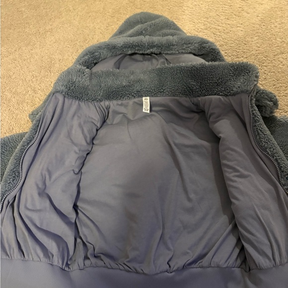 Alo Foxy Sherpa Jacket, Size Small, Steel Blue - Picture 3 of 8